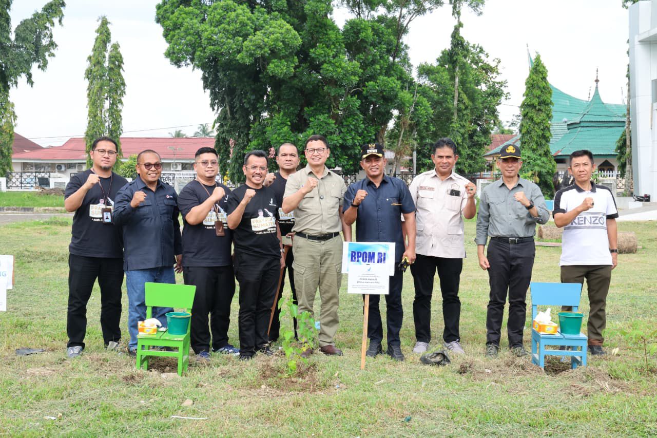 Taruna Ikrar Kepala BPOM RI , Bekerja Cepat dan Senyap Pastikan Stok Obat Instalasi Farmasi di Padang Aman