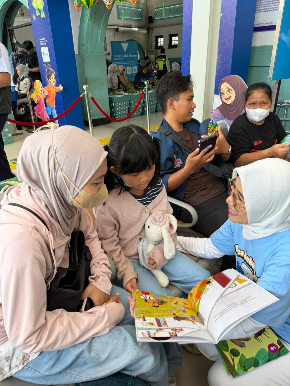 Hetifah: Literasi Harus Hadir di Ruang Publik, Termasuk Saat Perjalanan Mudik